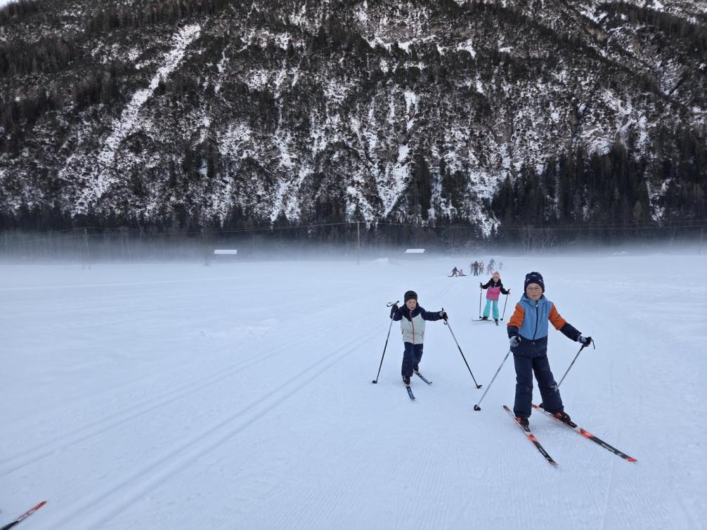 Kinder auf der Loipe