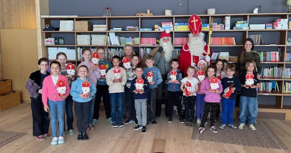 Gruppenfoto mit dem Nikolaus
